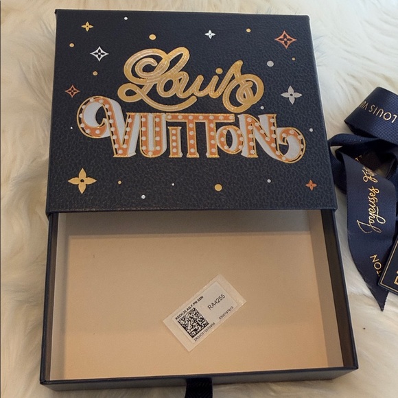 Louis Vuitton Blue and Gold Gift Box with Ribbon - Picture 5 of 13